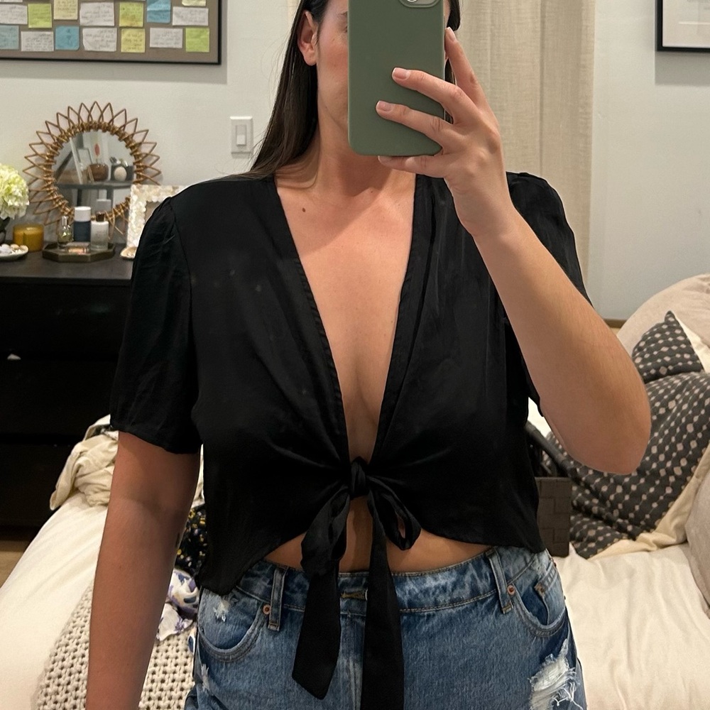 Black Tie-Front V-Neck Crop Top